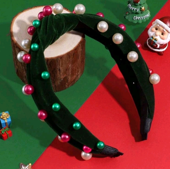 Green velvet headband with pearls for Christmas knot design - Picture 3 of 3